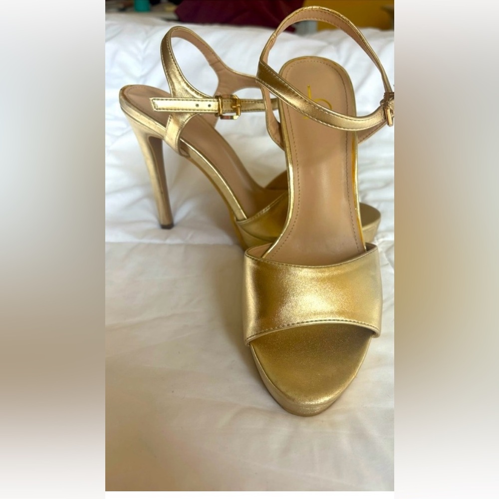 Bakers Gold Shoes Size 7